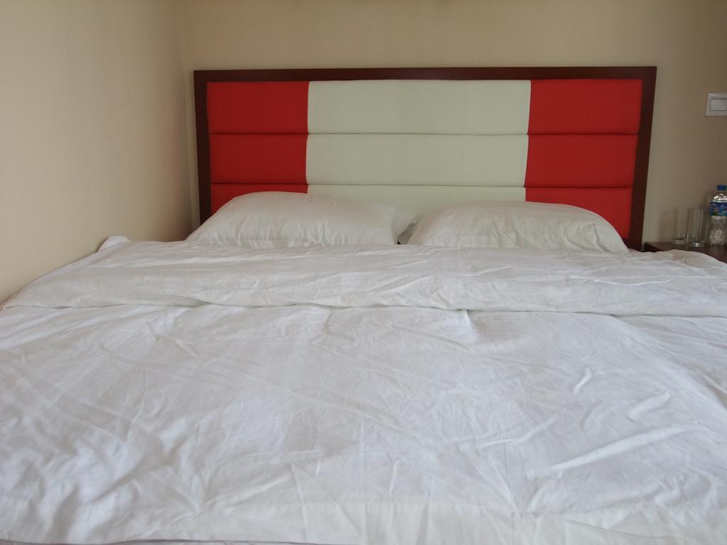 Chun Tian Hui Gu Holiday Hotel Kunming Rum bild